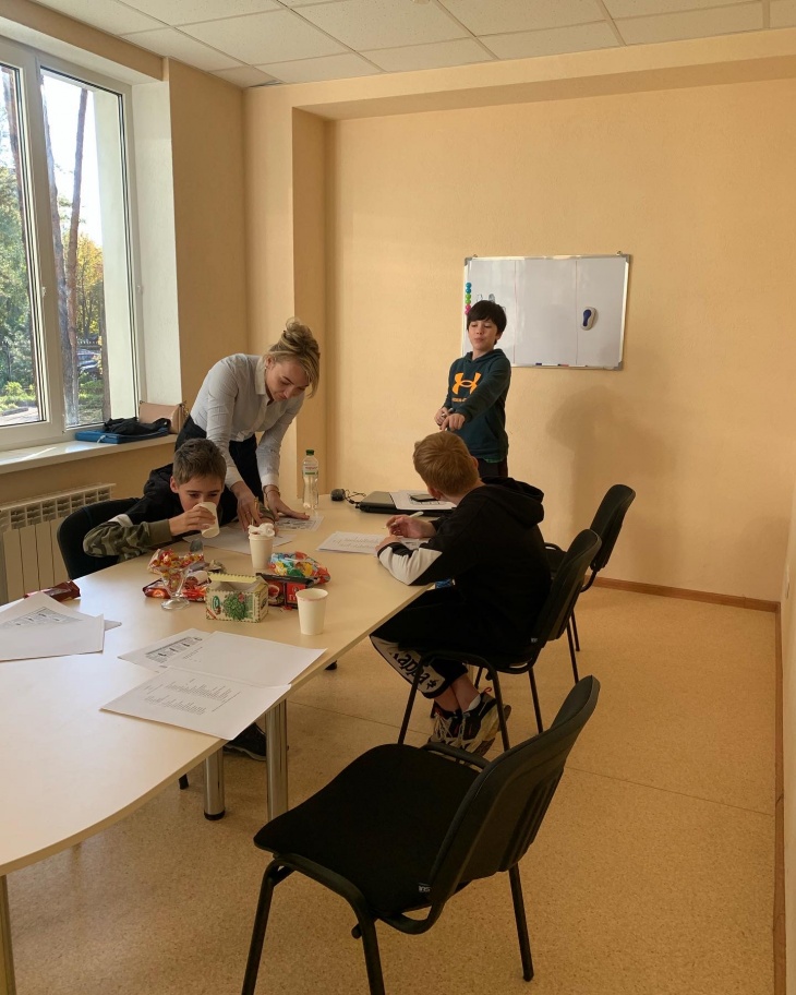 Shelter English Діти в місті Україна